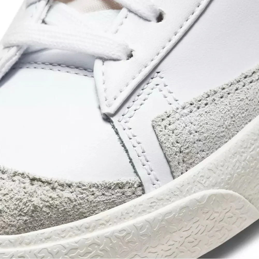 Women’s Nike Blazer Mid ‘77s - Picture 5 of 13